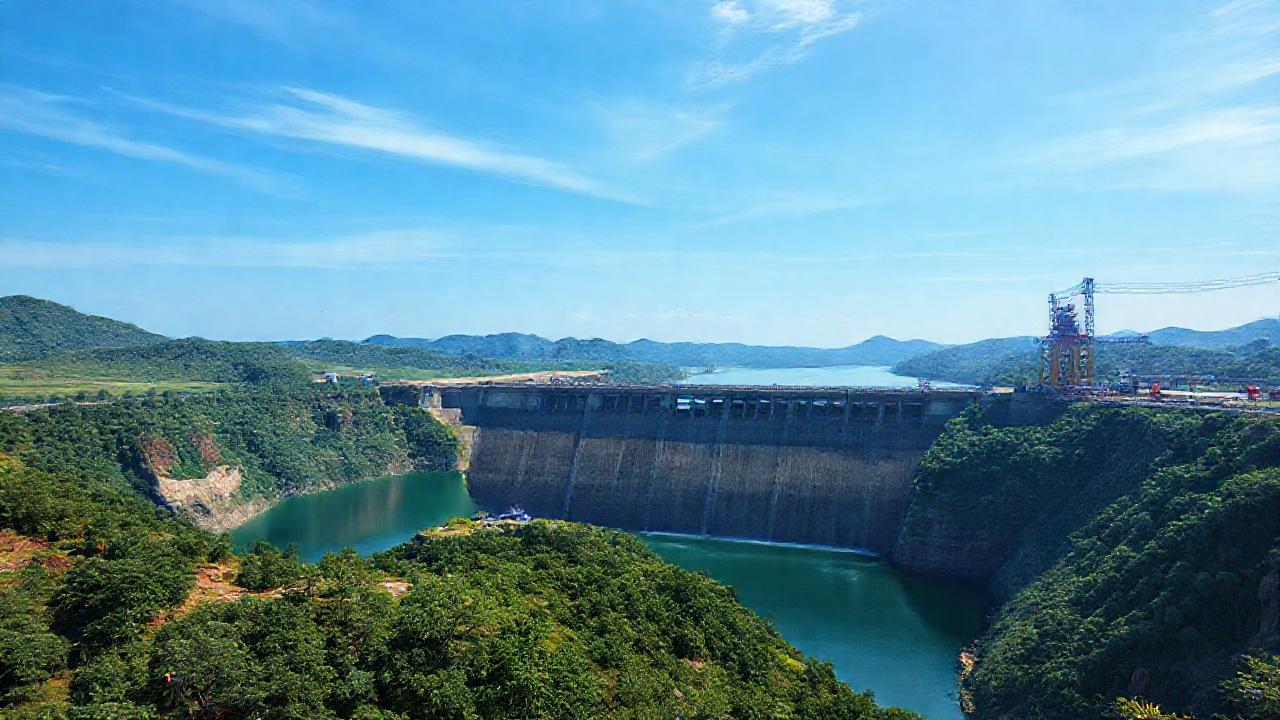 Energía hidroeléctrica y tecnología futurista brillan